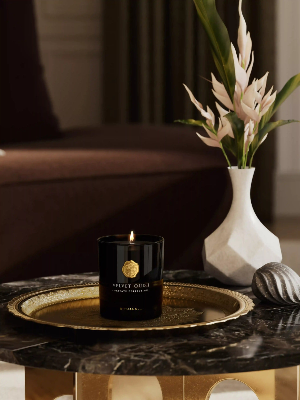 Private Collection Velvet Oudh Scented Candle 360 g